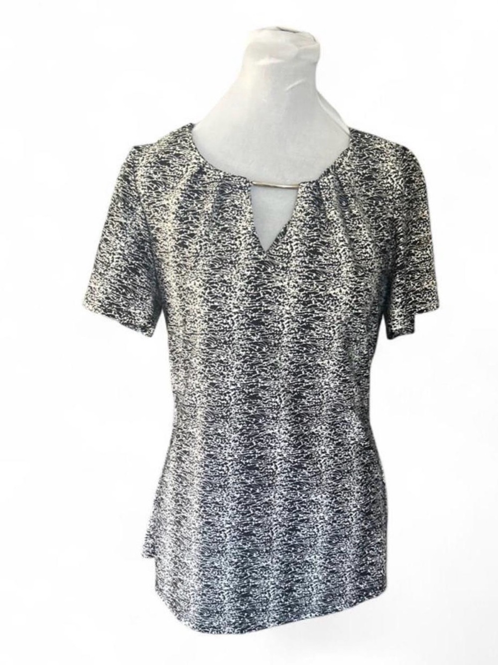 Always Indigo white and black speckled blouse with keyhole detail in size S